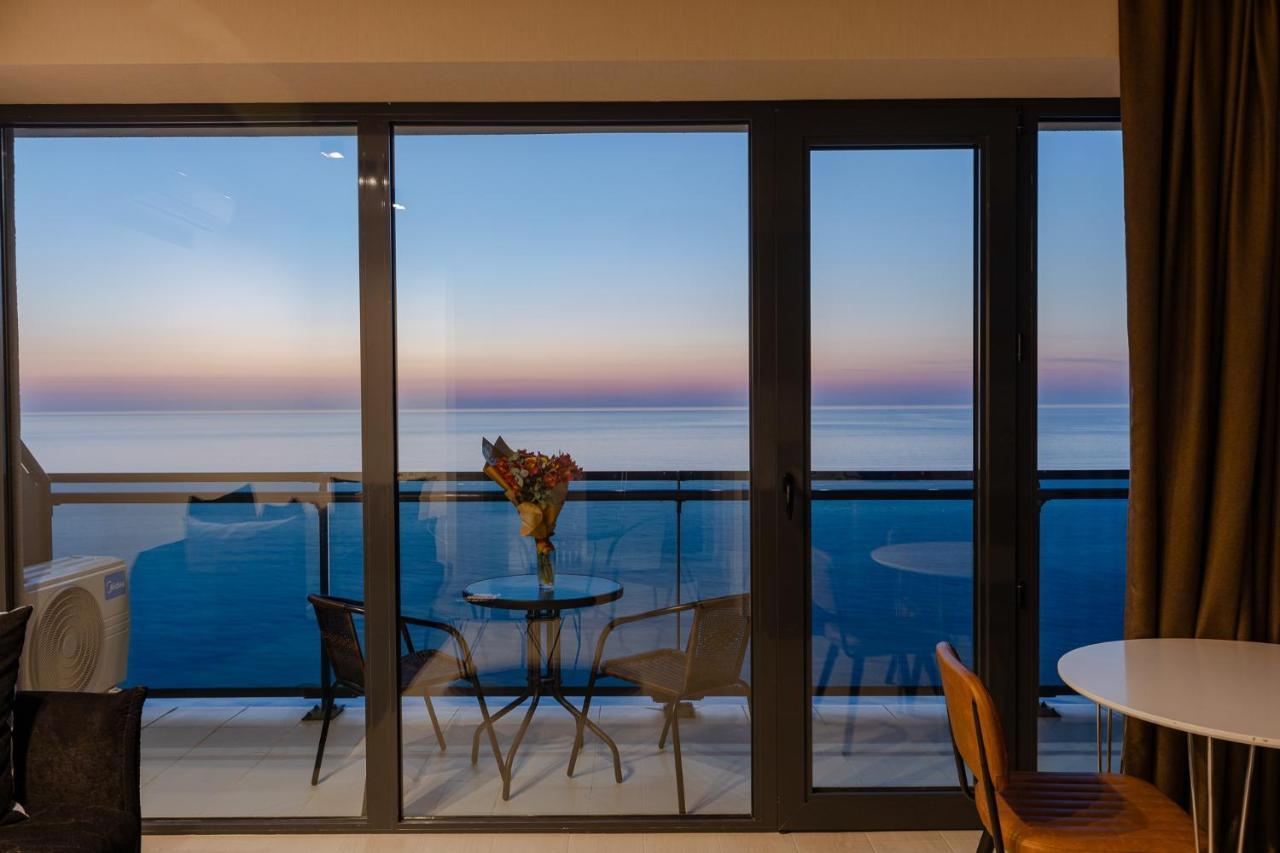 The Spot Apartments - Orbi Beach Tower Batumi Kültér fotó
